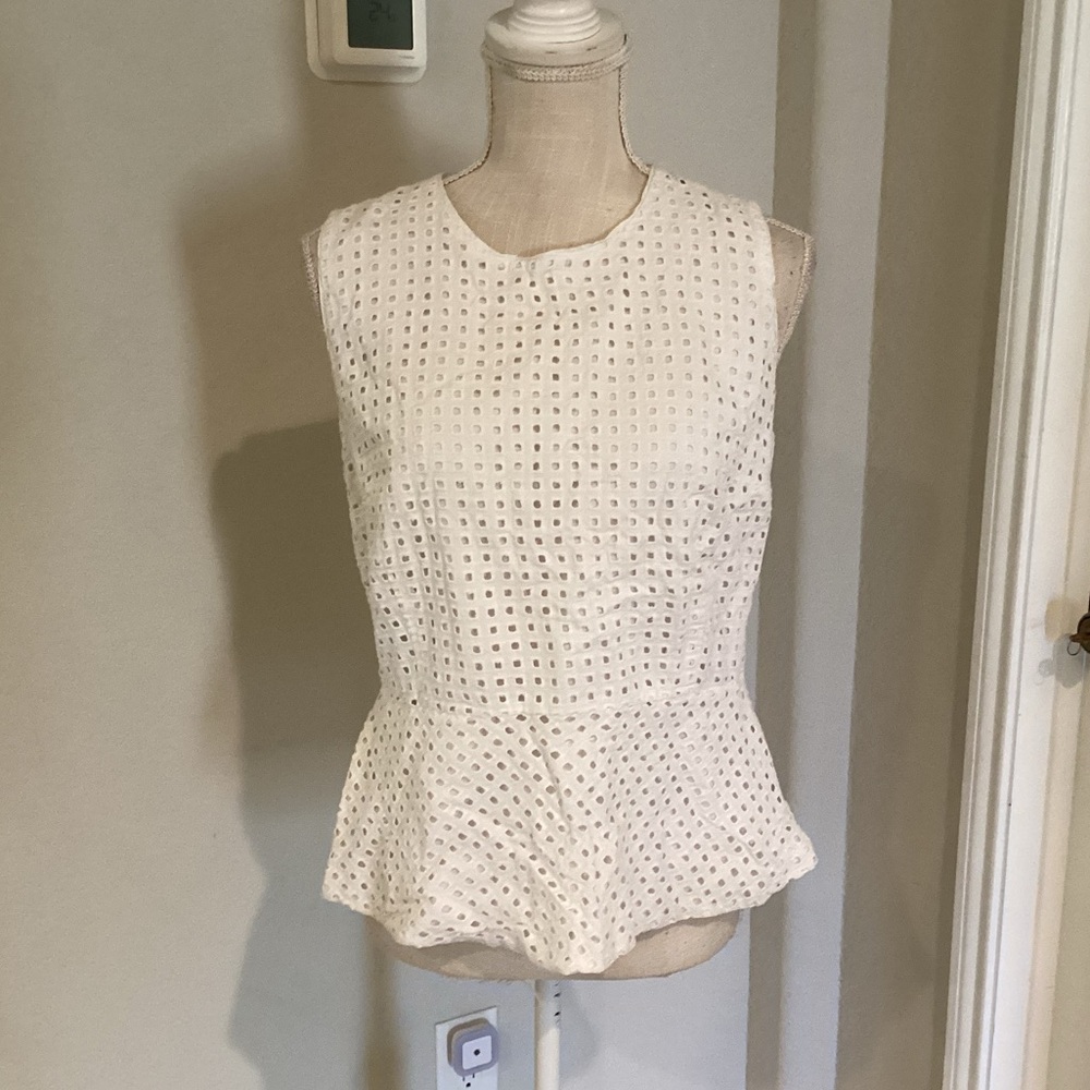 Liz Claiborne White Sleeveless Blouse - Picture 2 of 4
